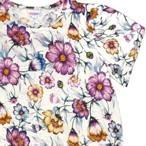LuLaRoe Tops - Lularoe NWT Small Flloral  Olive Top 🌸🌺